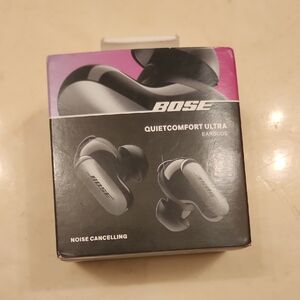 Bose QuietComfort Ultra Earbuds - Black and Gray